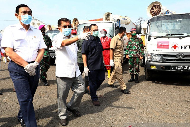Luhut-JK Tinjau Gudang Darurat PMI Bantu Tangani COVID-19
