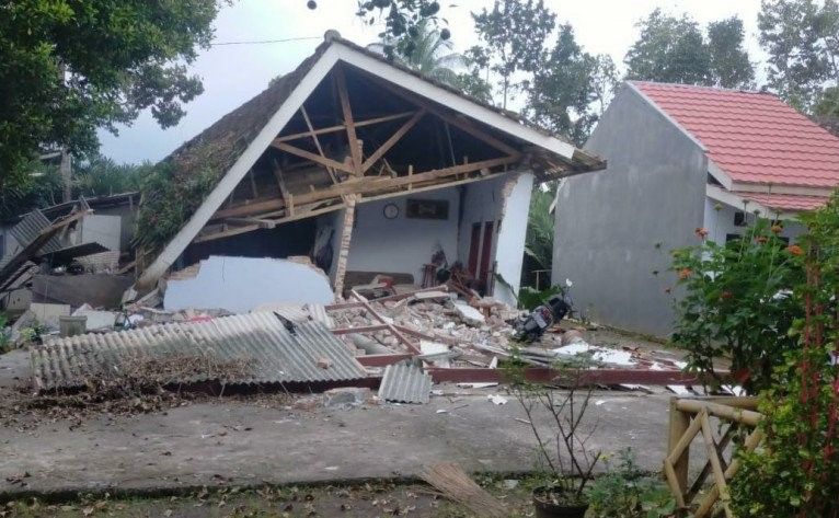 podiumnews.com-Gempa Magnitudo 5,5 Kembali Guncang Malang Minggu Pagi