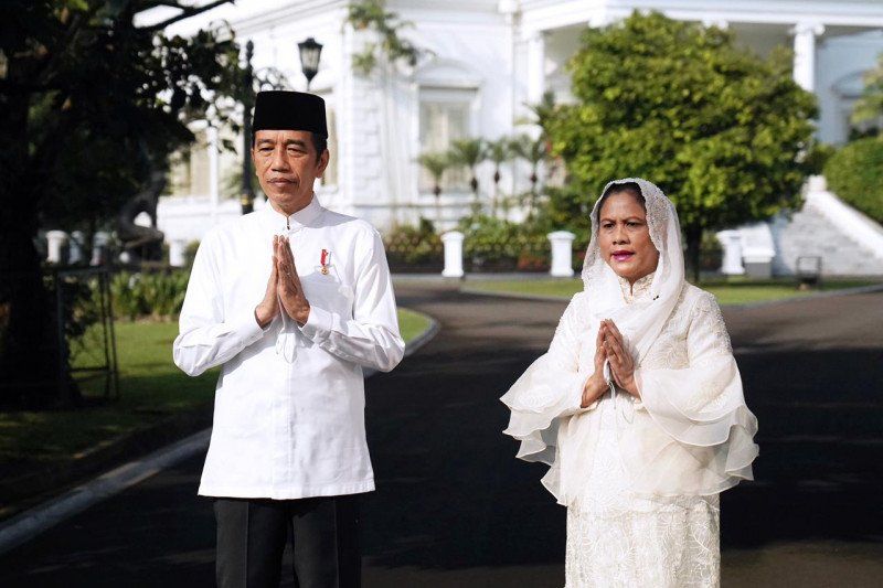 podiumnews.com-Presiden Jokowi dan Ibu Negara Iriana Ucapkan Selamat Idul Fitri