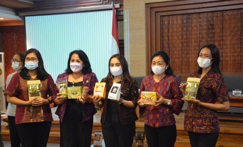 podiumnews.com-Pemkot Denpasar Dorong IKM Tingkatkan Kualitas Masuk Toko Ritel