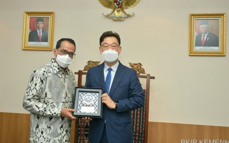 podiumnews.com-Menhub-Korsel Bahas Peluang Kerja Sama Bangun Kereta Api di Bali dan Jakarta