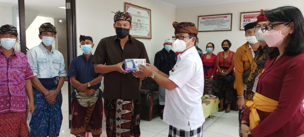 podiumnews.com-Tinggi Resiko Tertular, Pemprov Bali Bagikan 175 Ribu Masker untuk Pedagang Pasar