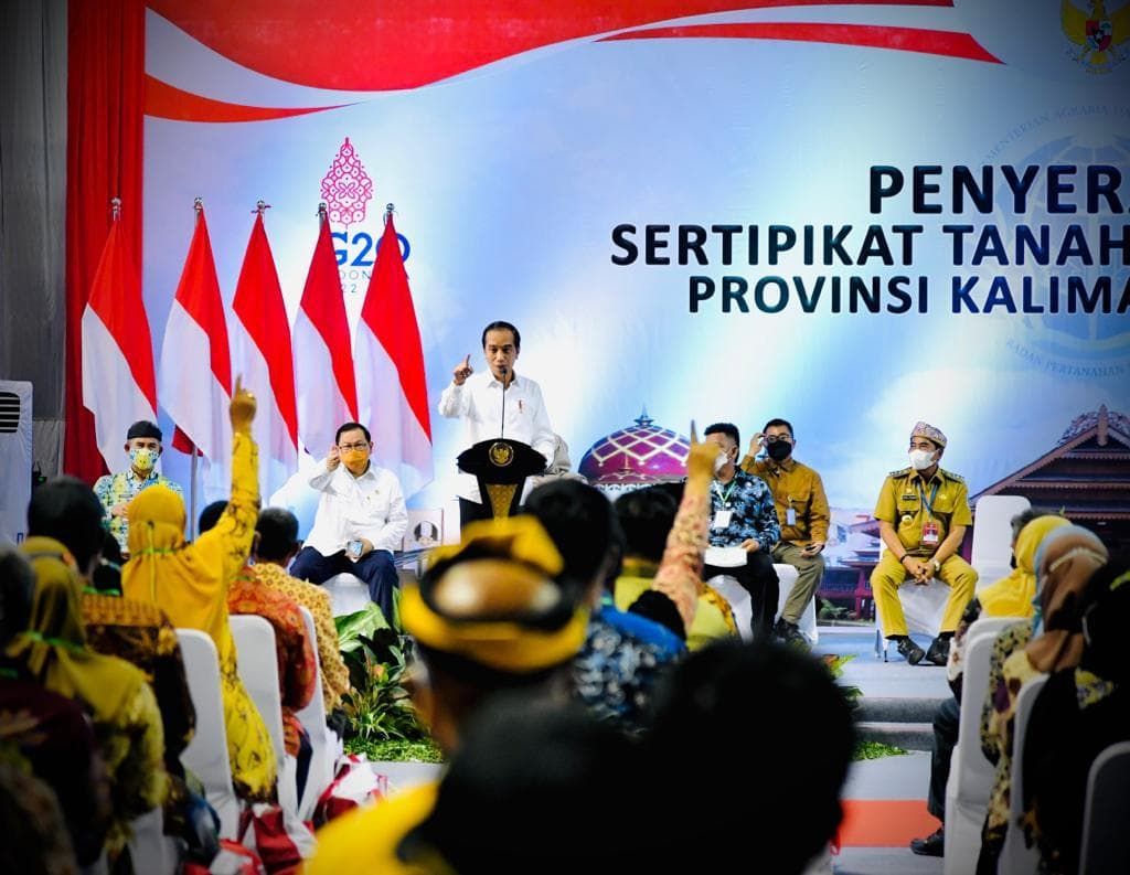 podiumnews.com-Jokowi Serahkan Sertifikat Tanah Masyarakat di Kaltara