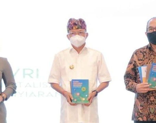 podiumnews.com-Gubernur Koster Minta Pelaku Pariwisata Wajib Berbusana Adat Bali Setiap Hari Kamis