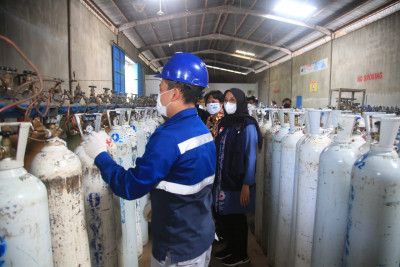 podiumnews.com-Cek Ketersediaan Oksigen Medis, Ipuk: Lebih Baik Hirup Langsung Ketimbang dari Tabung