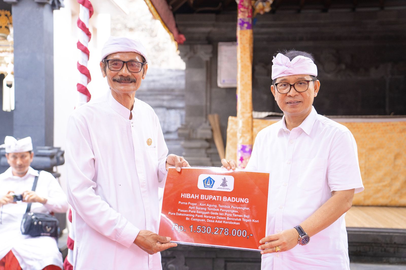 podiumnews.com-Adi Arnawa Serahkan Hibah Rp1,5 M