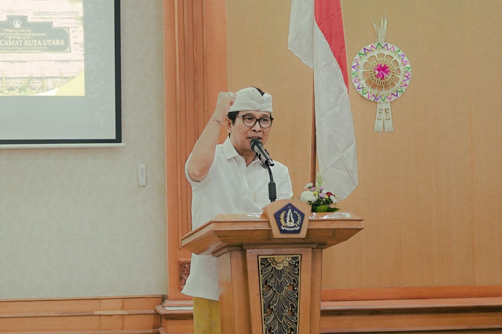 podiumnews.com-Adi Arnawa Buka Bimtek Kaling se-Kuta Utara