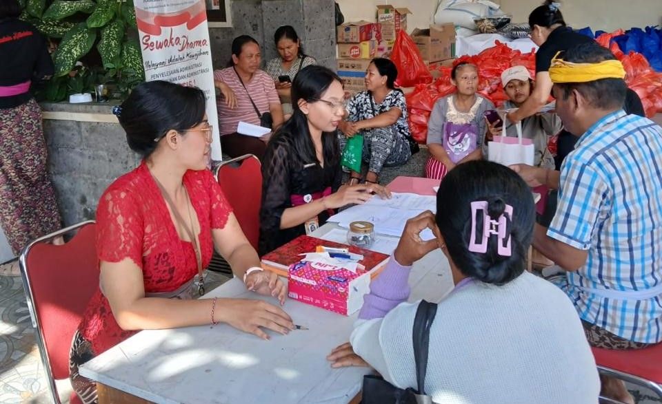 podiumnews.com-Disdukcapil Denpasar Permudah Adminduk Warga Terdampak Banjir