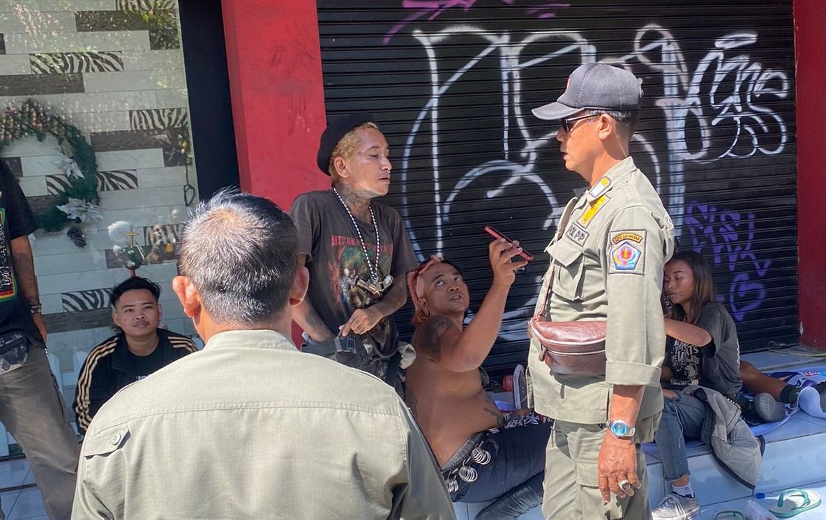 podiumnews.com-Satpol PP Denpasar Amankan Anak Punk