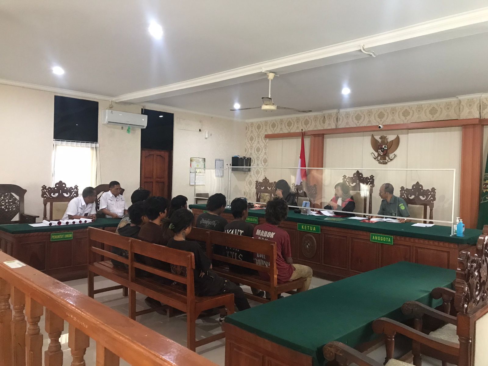 podiumnews.com-Belasan Anak Punk Disidang Tipiring di PN Denpasar