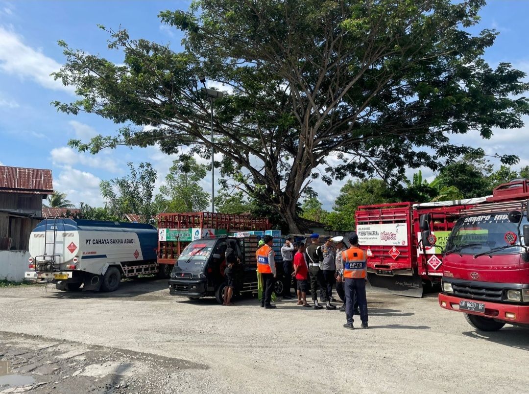 podiumnews.com-Daftar 10 Angkutan Barang Sering Melanggar