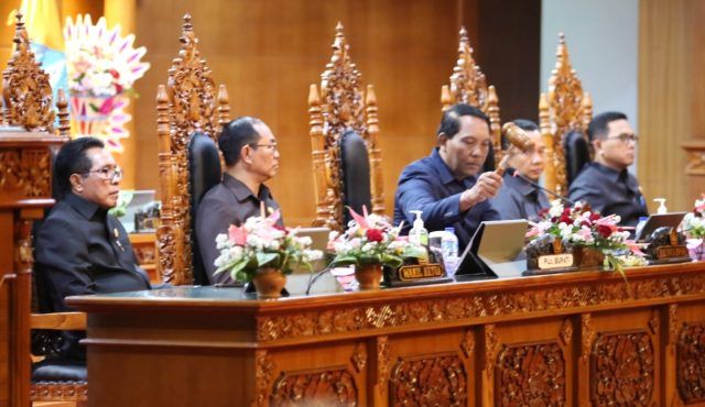 Anom Gumanti Pimpin Rapat Paripurna Perdana DPRD Badung