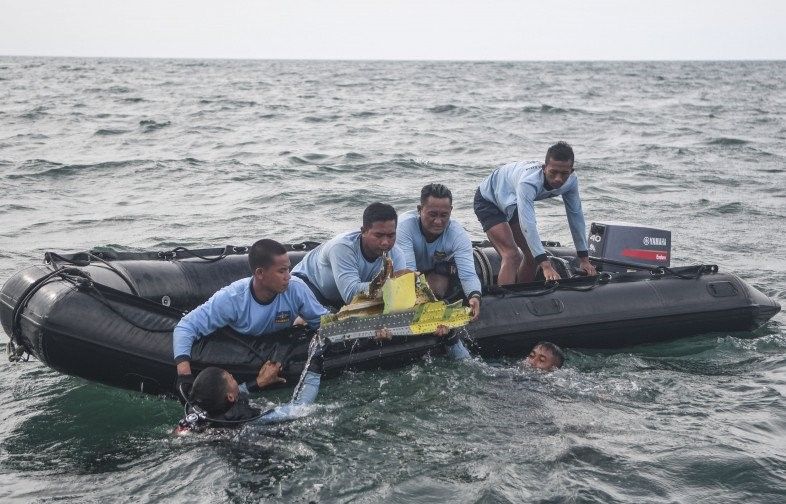 podiumnews.com-Menyelami Laut Jawa demi Korban Tragedi Sriwijaya Air