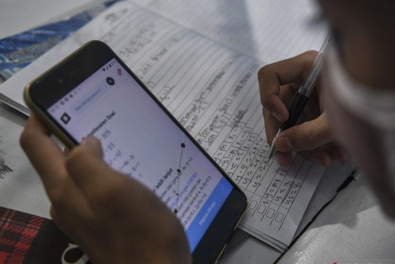 podiumnews.com-Sekolah Tatap Muka atau Tatap Layar?