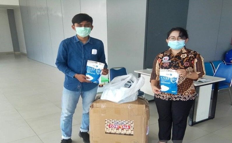 podiumnews.com-Gibran Salurkan Bantuan APD untuk 10 RS