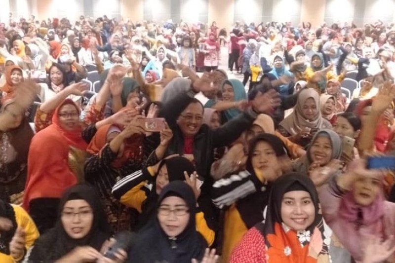 Armuji Menangis Haru Saat PDIP Beri Rekomendasi Pilkada Surabaya
