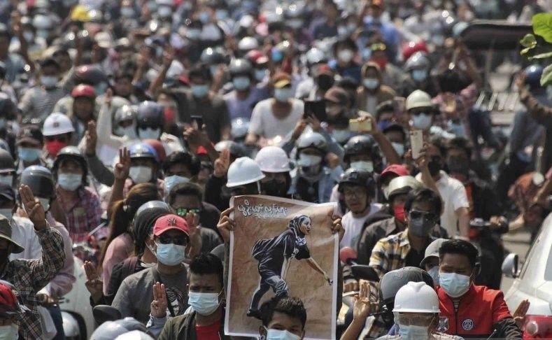 podiumnews.com-PBB Gagal Sepakat, Militer Myanmar Kepung Pekerja yang Mogok