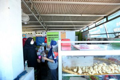 podiumnews.com-Kiat Warung di Banyuwangi Bertahan Selama PPKM Darurat