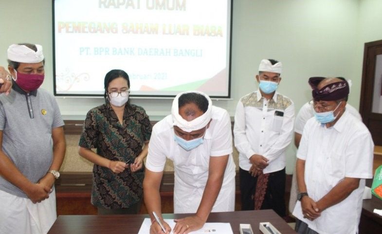 podiumnews.com-Bupati Bangli Setujui Perubahan Status Bank Pasar