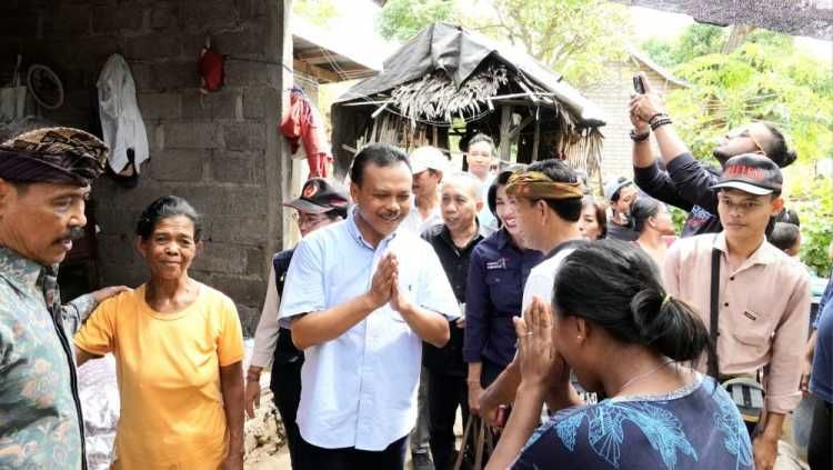 Pemprov Bali Hadir: Beri Bantuan Warga Kurang Mampu di Desa Bondalem