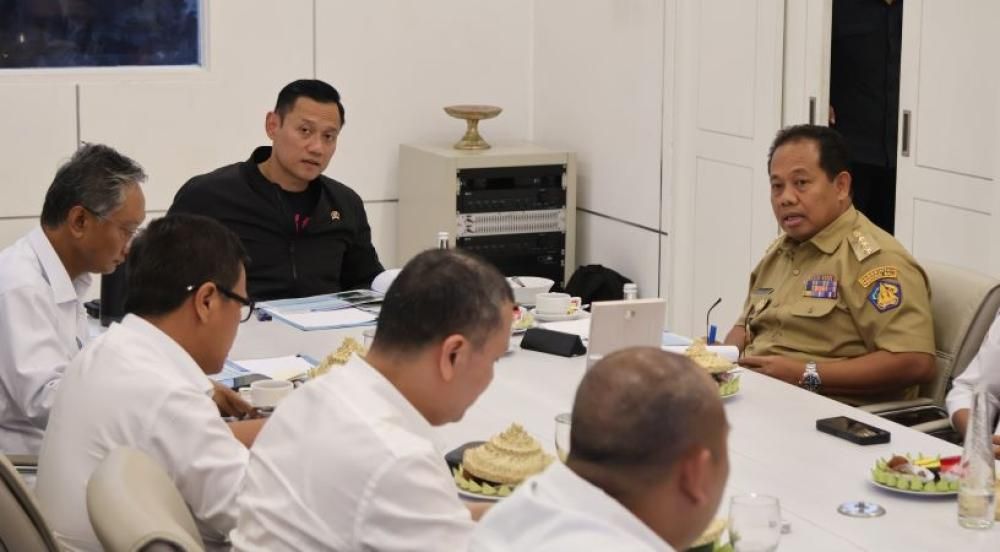 podiumnews.com-Bertemu Menko AHY, Pj Gubernur Bali Paparkan Rencana Pengembangan Infrastruktur Strategis