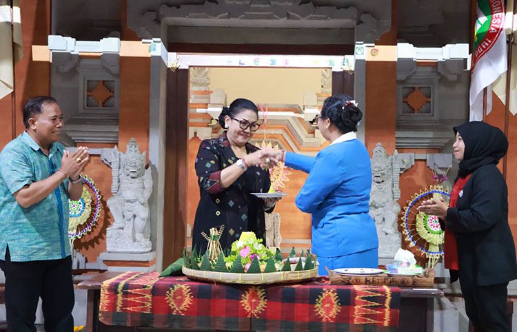 podiumnews.com-Bunda Paud Provinsi Bali, Ny. Putri Koster Hadir dalam HUT ke-73 IGTKI PGRI Provinsi Bali