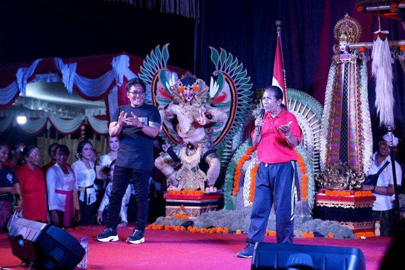 podiumnews.com-Bupati Giri Prasta Apresiasi Semangat Lansia Werda Sari dan ST. Eka Dharma