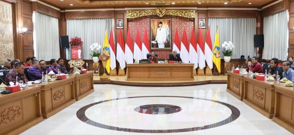 podiumnews.com-Gubernur Koster Tegaskan Bangun Infrastruktur untuk Kepentingan Masyarakat Bali