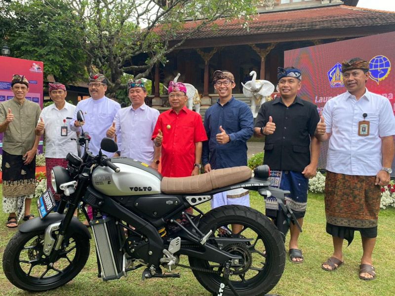 podiumnews.com-Gubernur Koster: Kendaraan Listrik Bebas Parkir