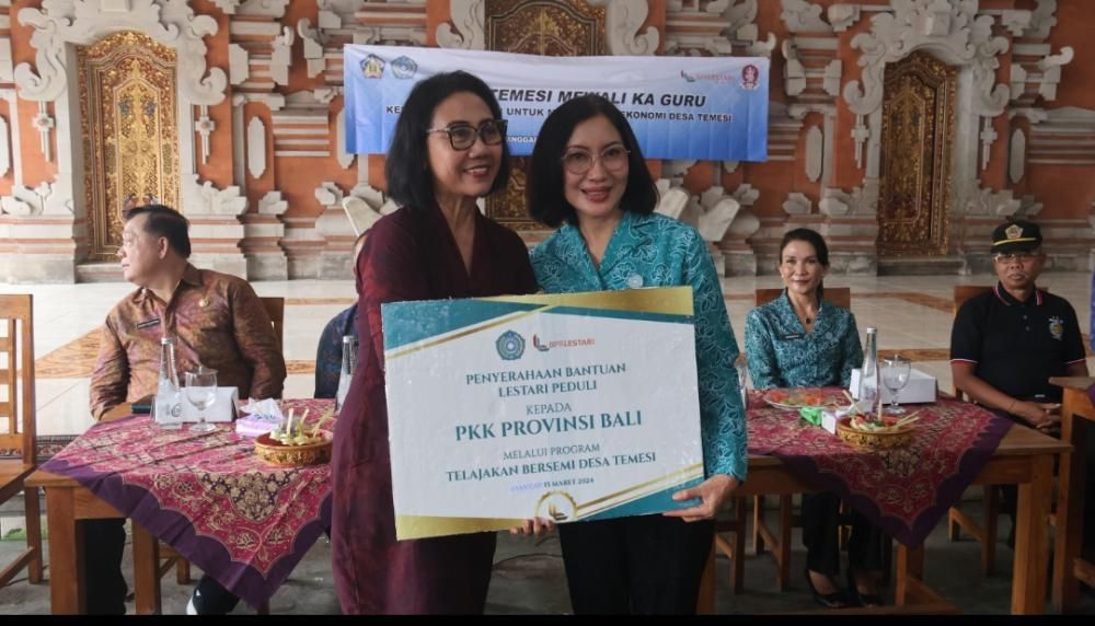 Pj Ketua TP PKK Bali “Ngrombo” Sukseskan Desa Binaan Telajakan Bersemi di Desa Temesi 