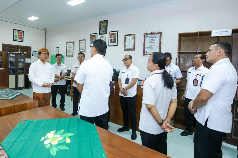 podiumnews.com-Sekda Adi Arnawa Pantau Seleksi PPPK Guru