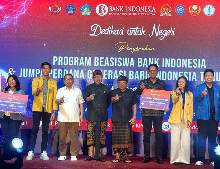 podiumnews.com-Wagub Cok Ace Ajak Para Penerima Beasiswa BI untuk Membangun Bali Kedepan