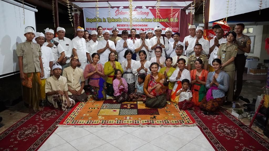 podiumnews.com-Wagub Cok Ace Silaturahmi dengan Warga Hindu di Padang