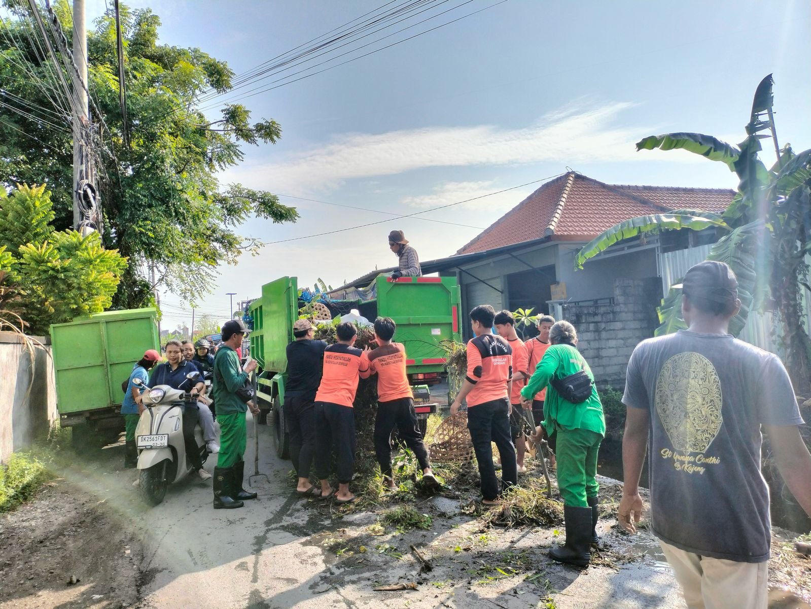 podiumnews.com-Cegah Sampah Laut, Sungai Juwet Sari Dibersihkan Massal