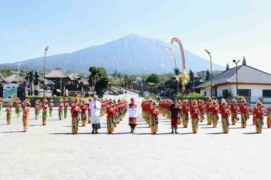 podiumnews.com-Bupati Dana Buka Besakih Festival