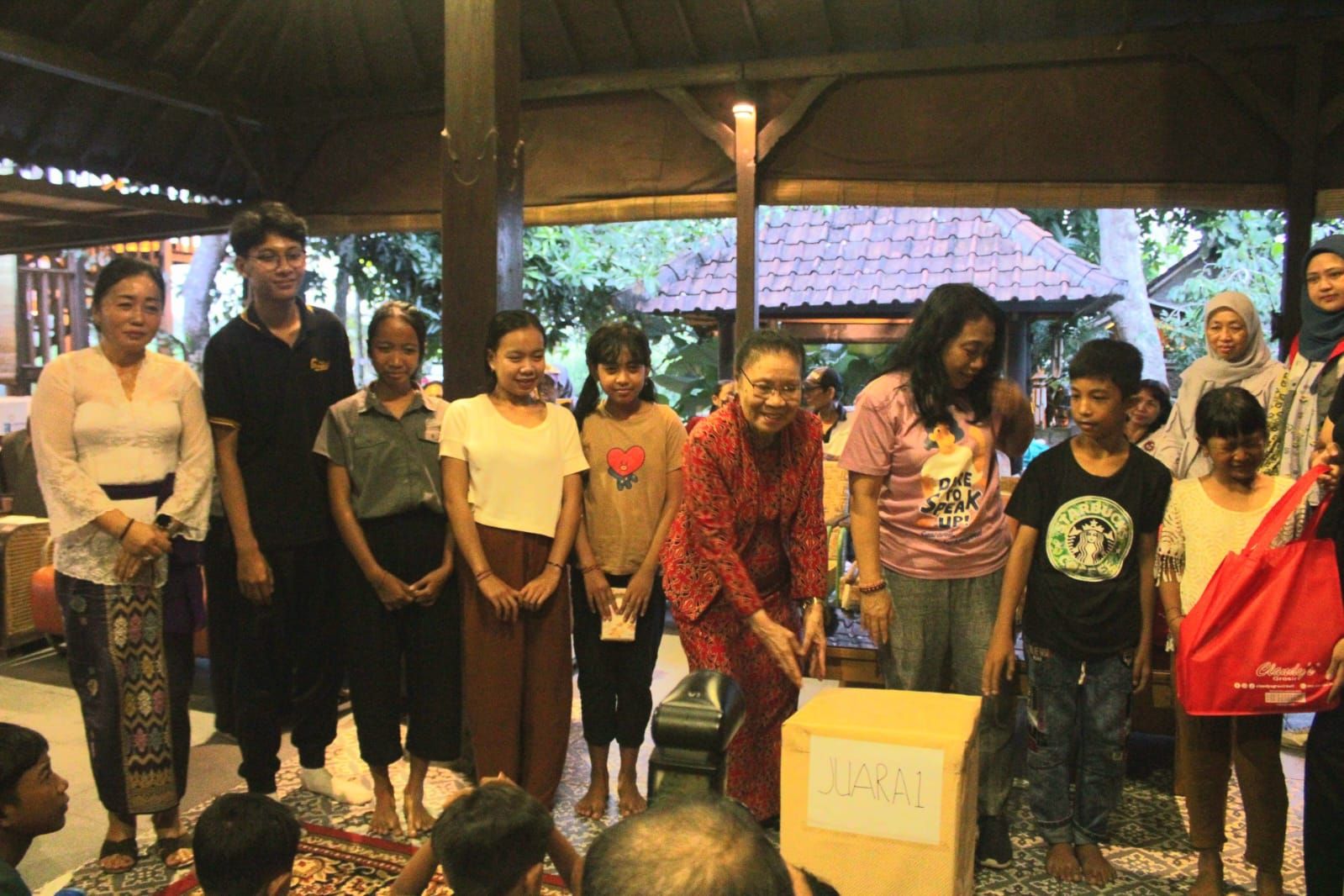 podiumnews.com-Bintang Puspayoga Jumpai Anak Perlindungan Khusus 