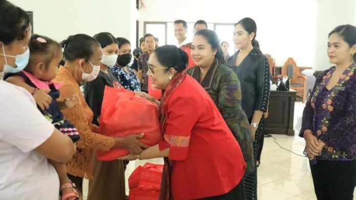 podiumnews.com-BKOW Bali Gelar Aksi Sosial di Jembrana