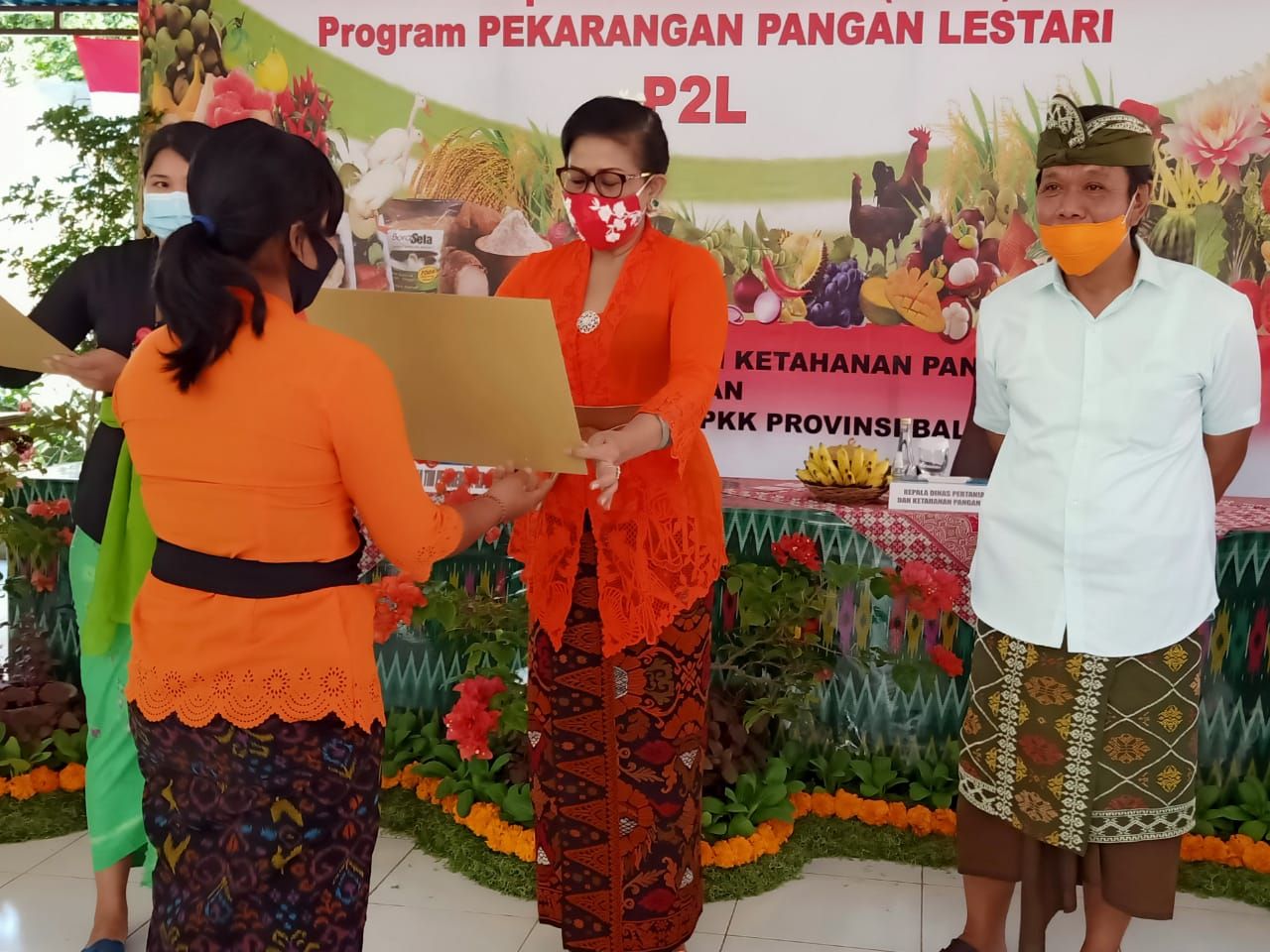 podiumnews.com-Ny. Putri Koster Dukung Keaktifan KWT Ikut Jaga Ketahanan Pangan