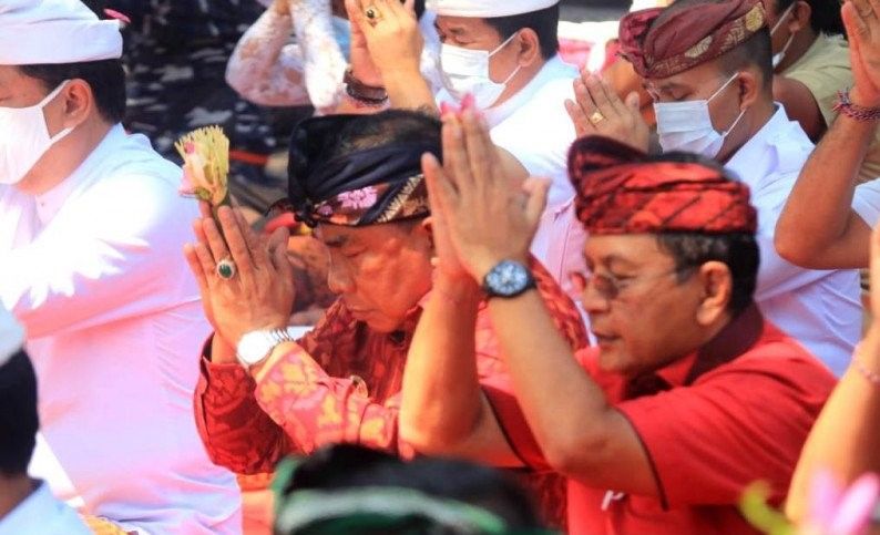 podiumnews.com-Pemprov Bali Gelar Upacara dan Tabur Bunga Hormati Prajurit KRI Nanggala-402 yang Gugur