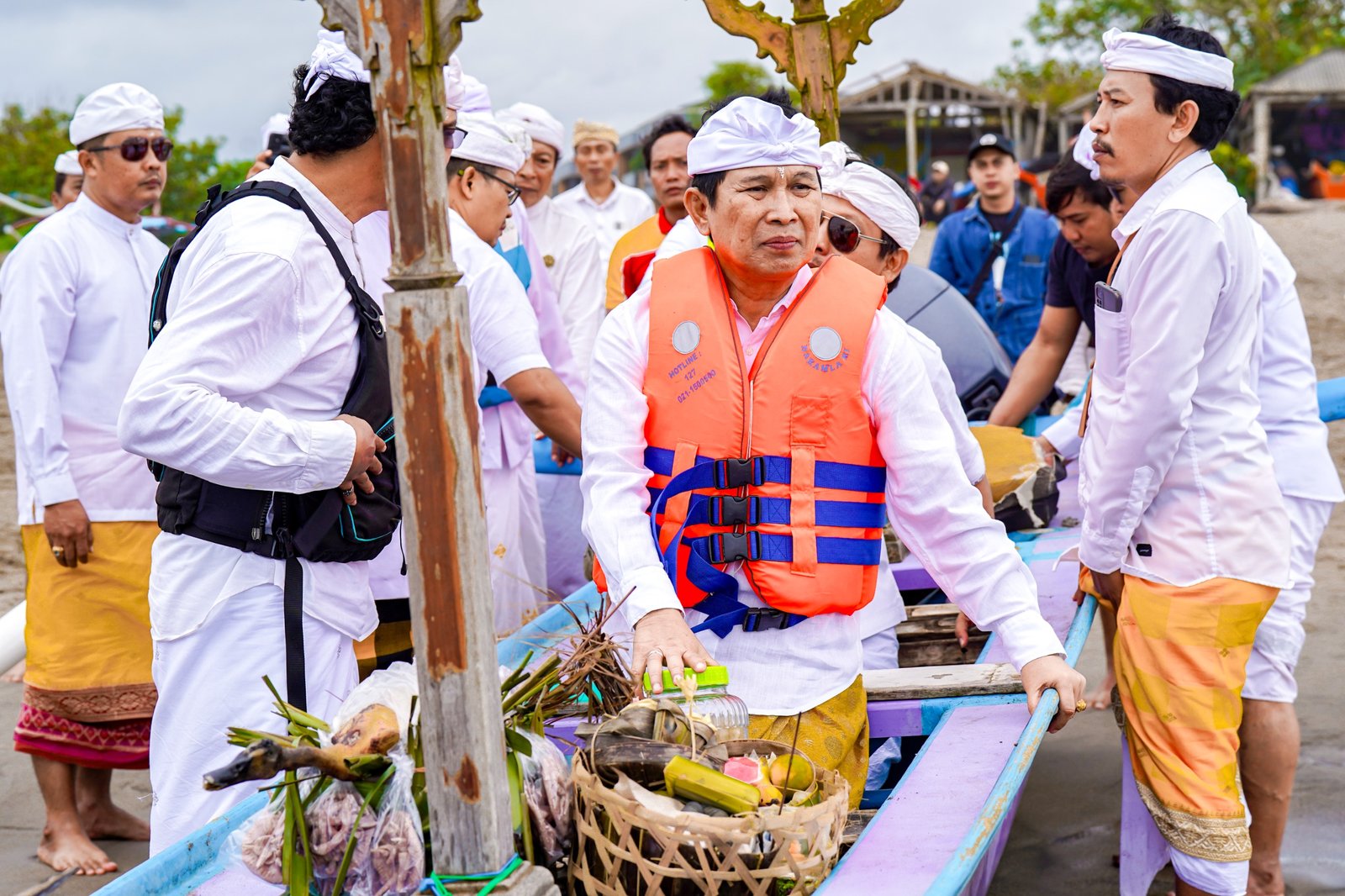 Bupati Badung Pimpin Prosesi Melasti di Canggu