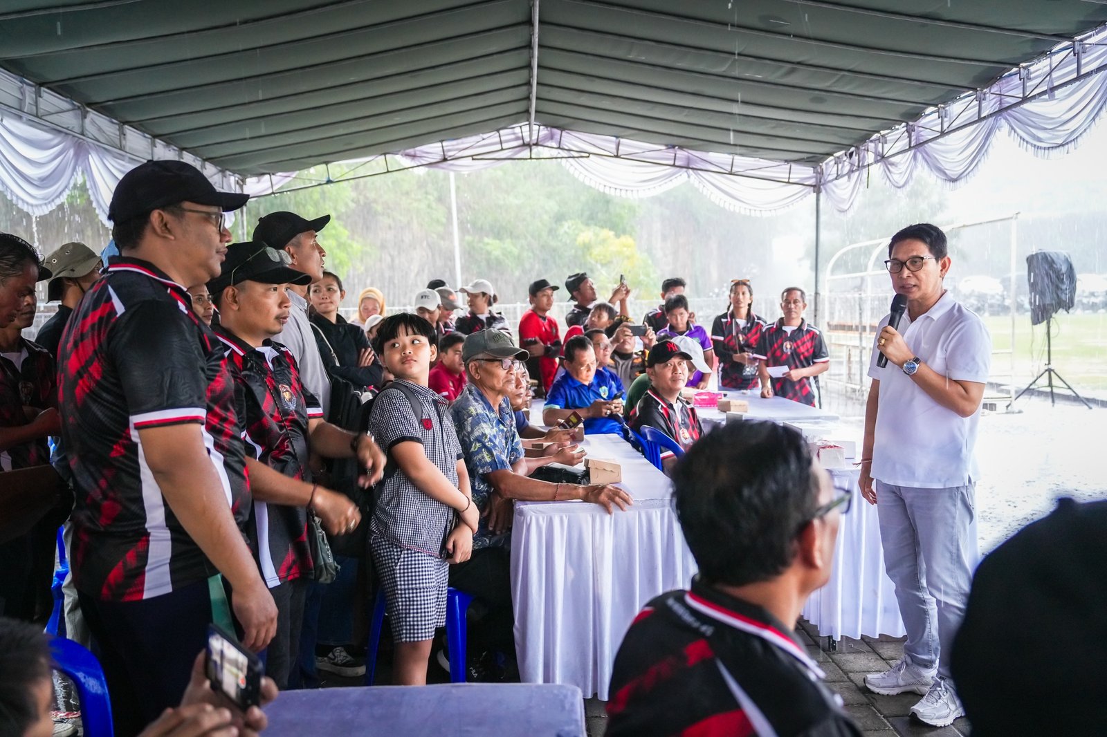 Bupati Badung Serahkan Bantuan Rp30 Juta untuk SSB