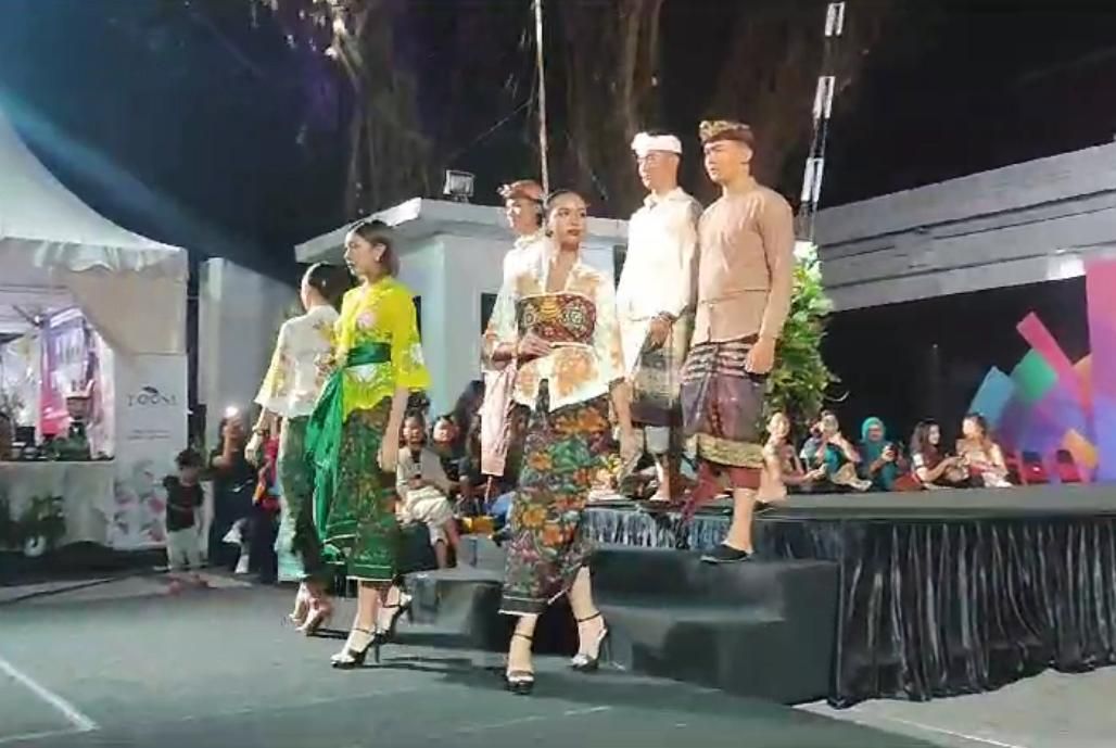podiumnews.com-Karya Unggulan Desainer  Lokal Tampil di Denfest