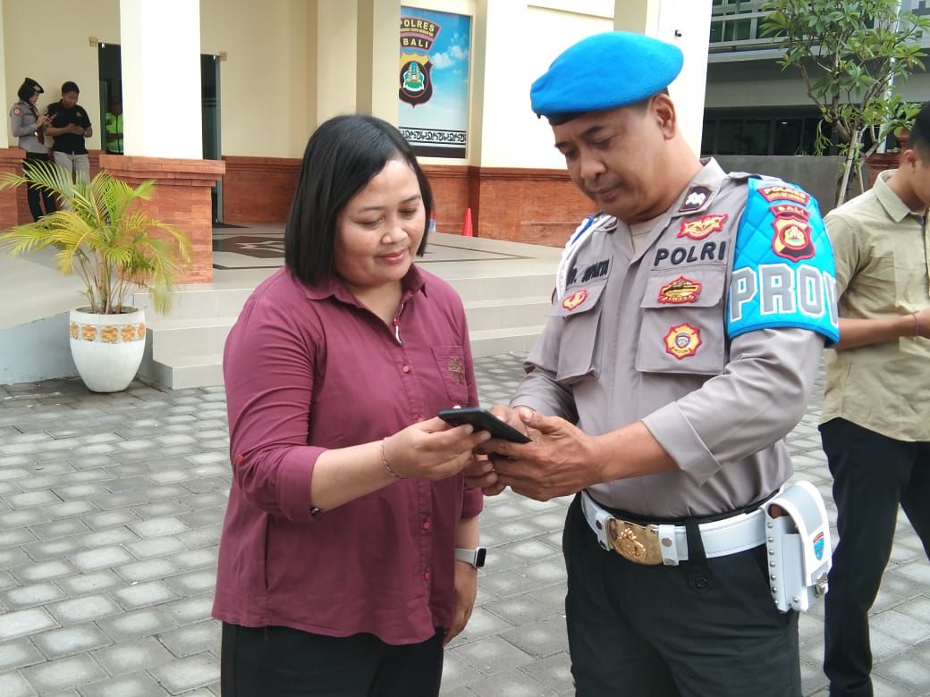 podiumnews.com-Marak Judol, HP Polisi Polres Bandara Diperiksa