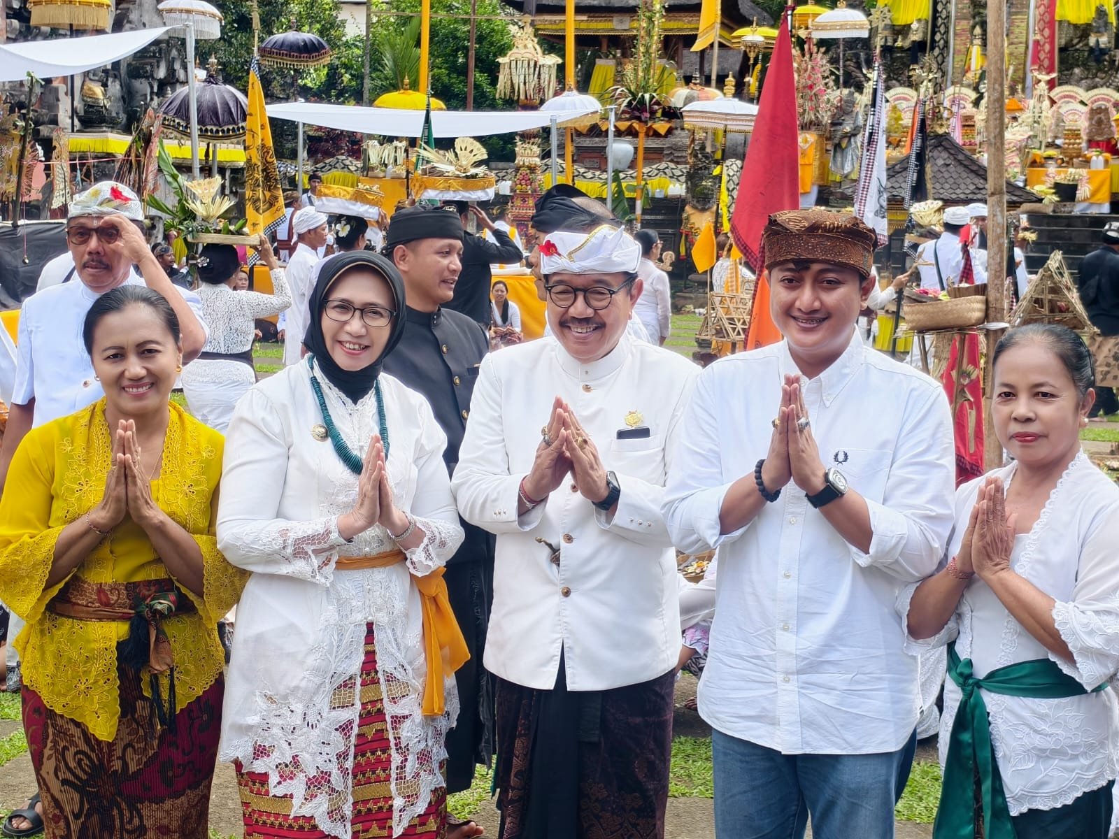 Cok Ace Apresiasi Pemkab Lumajang dalam Pujawali Pura Semeru