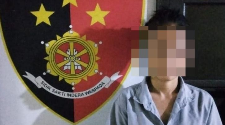 podiumnews.com-Seorang Cewek Curi HP Buat Judol