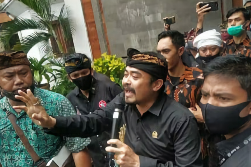 Dilaporkan ke Polda Bali, AWK Sebut Itu Hak Masyarakat