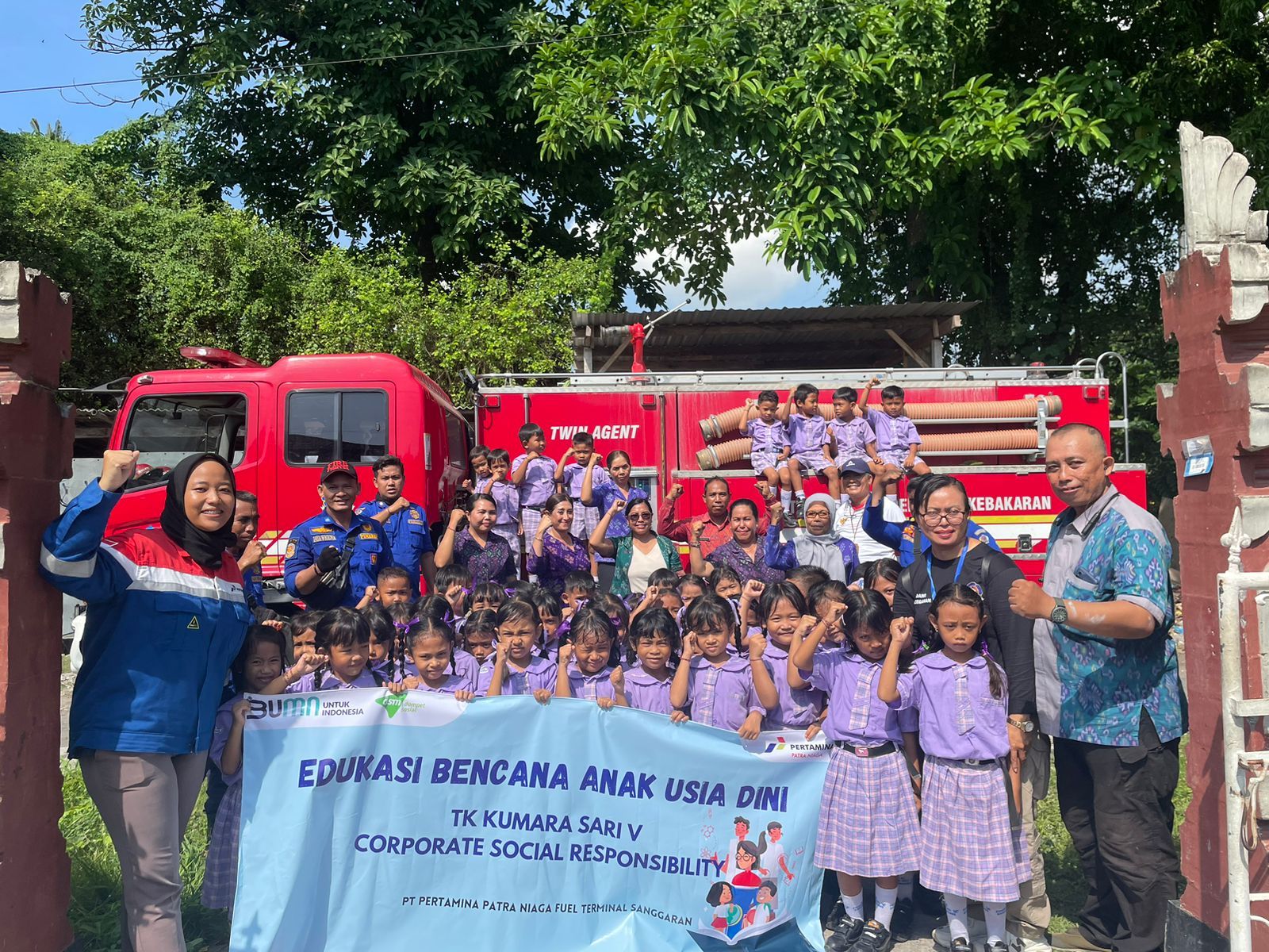 podiumnews.com-Siswa TK Diajarkan Padamkan Api Kebakaran