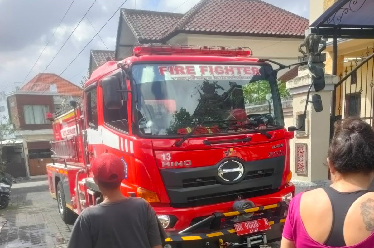 Merajan Terbakar, Tiga Pelinggih Ludes Saat Ditinggal Cari Mangku