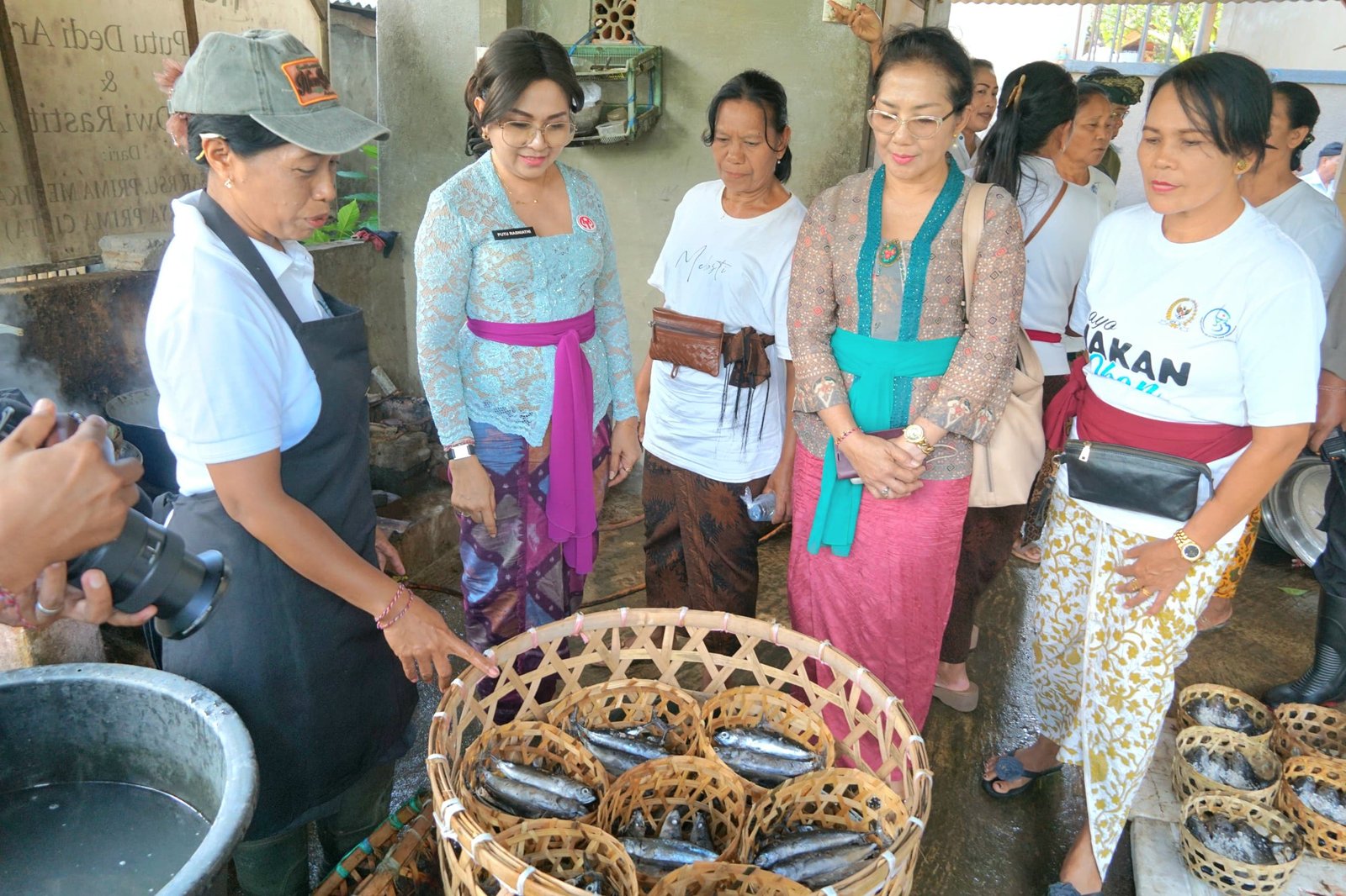 Pemkab Badung Serahkan Bantuan Produksi ke IKM Pindang