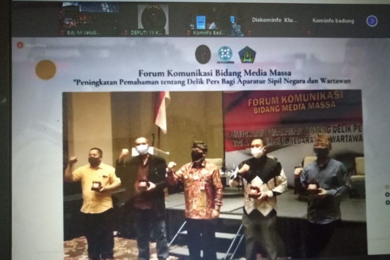 podiumnews.com-Kemenko Polhukam: Selesaikan Delik Pers ke Dewan Pers